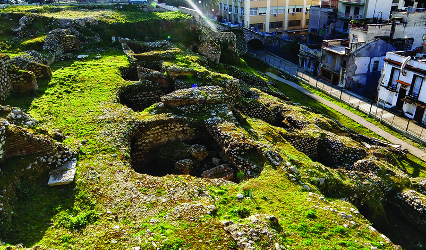 2 mnimeia amfitheatra